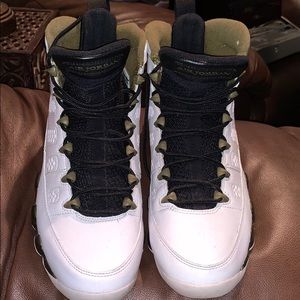 Jordan 9 Retro Statue